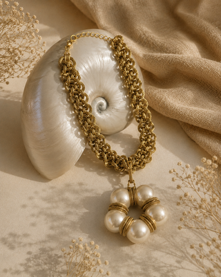 Neckflix & Pearls Necklace
