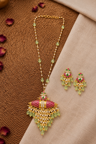 Festive Muse Necklace Set