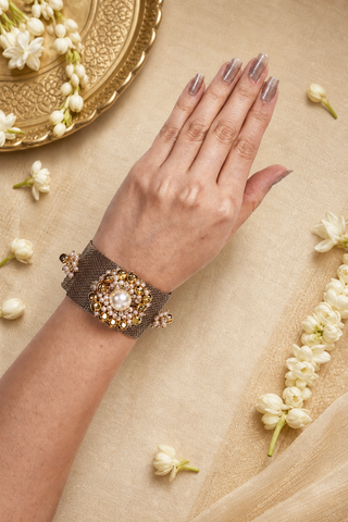 Golden Bloom Mesh Bracelet