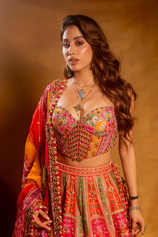 Jhanvi Kapoor In Nazrana Haathphool