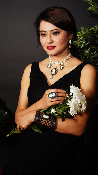 Duchess Diaries Necklace