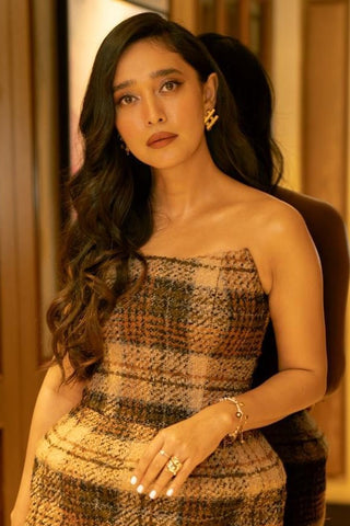 Sayani Gupta In Hashtag Gold Earrings
