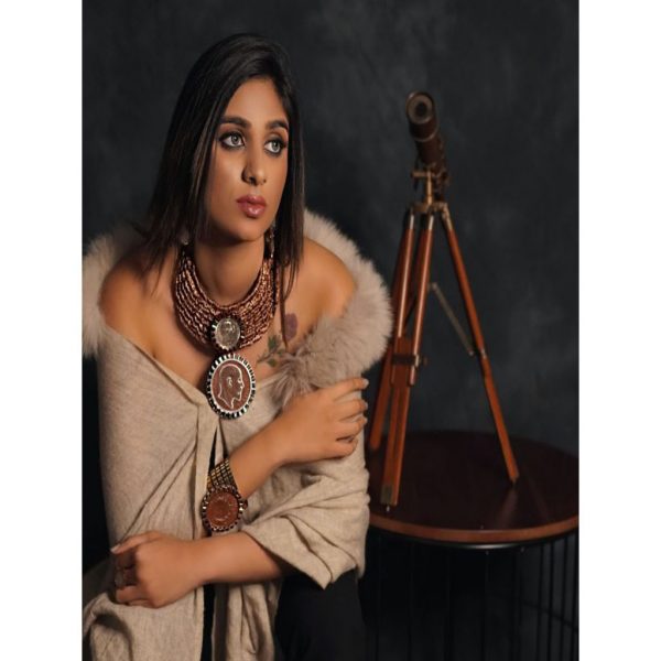 Big Coin Wired Choker (RJN1657)